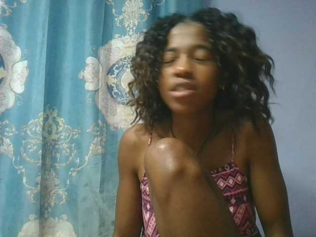 Charlinah live cam on BongaCams