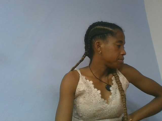 Charlinah live cam on BongaCams