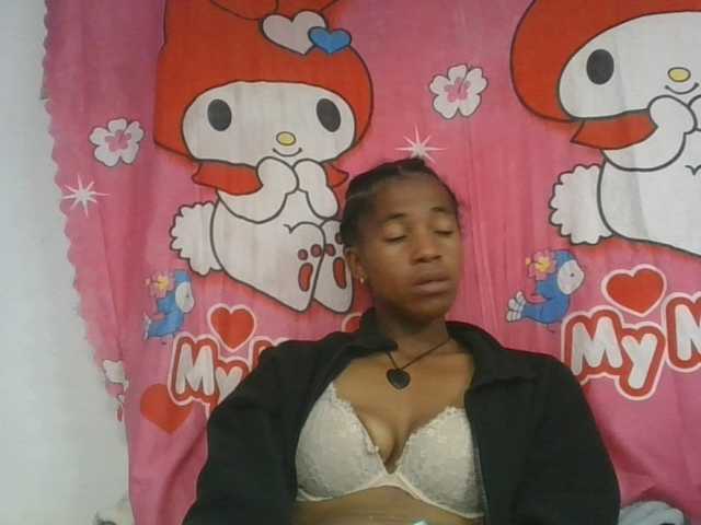 Charlinah live cam on BongaCams