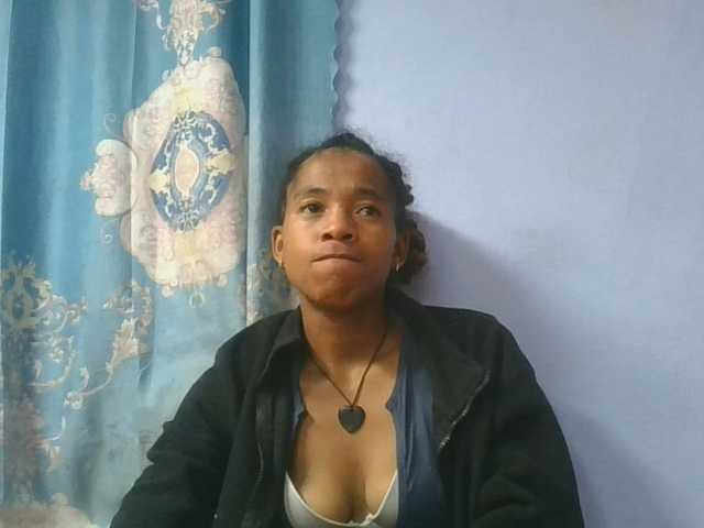 Charlinah live cam on BongaCams