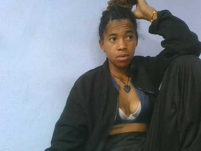 Charlinah live cam on BongaCams