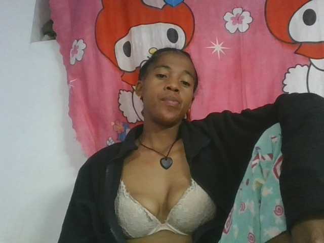 Charlinah live cam on BongaCams