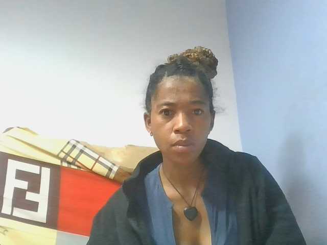 Charlinah live cam on BongaCams