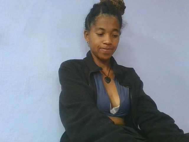 Charlinah live cam on BongaCams
