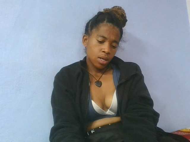 Charlinah live cam on BongaCams
