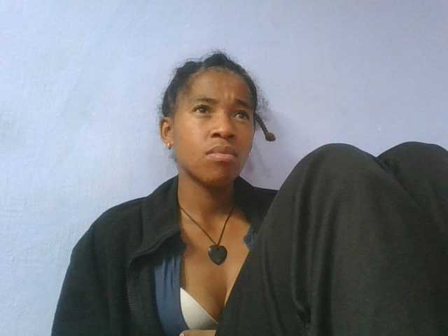 Charlinah live cam on BongaCams