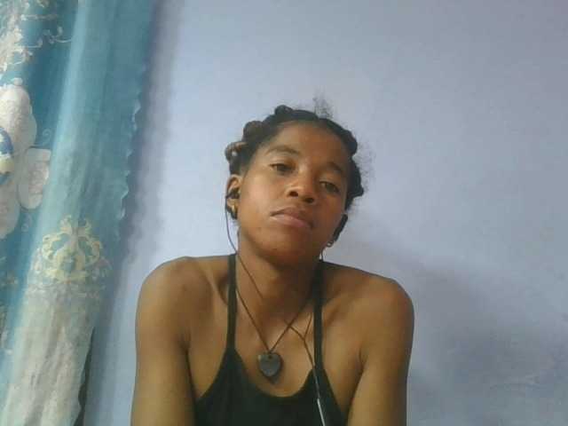 Charlinah live cam on BongaCams