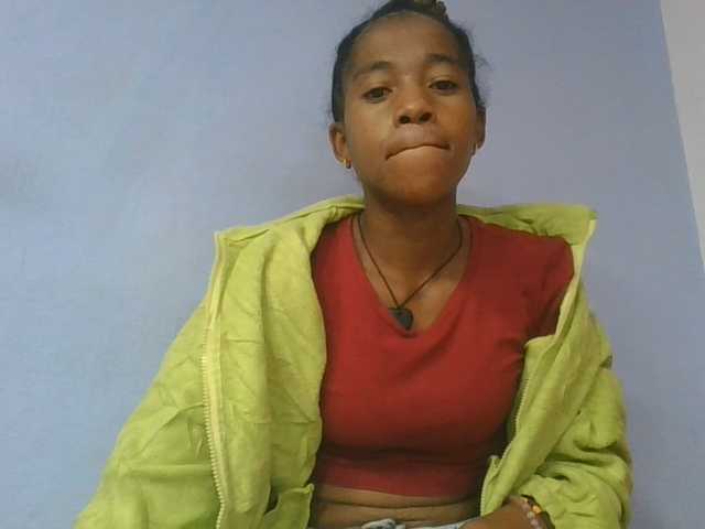 Charlinah live cam on BongaCams