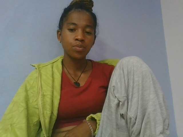Charlinah live cam on BongaCams