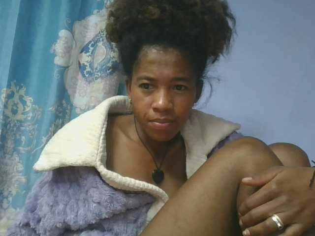 Charlinah live cam on BongaCams