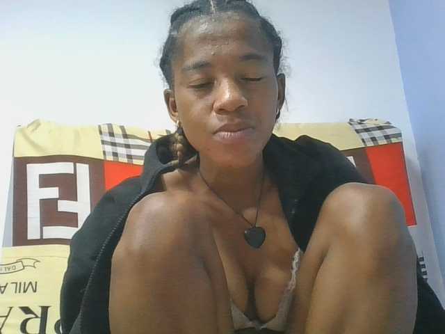 Charlinah live cam on BongaCams