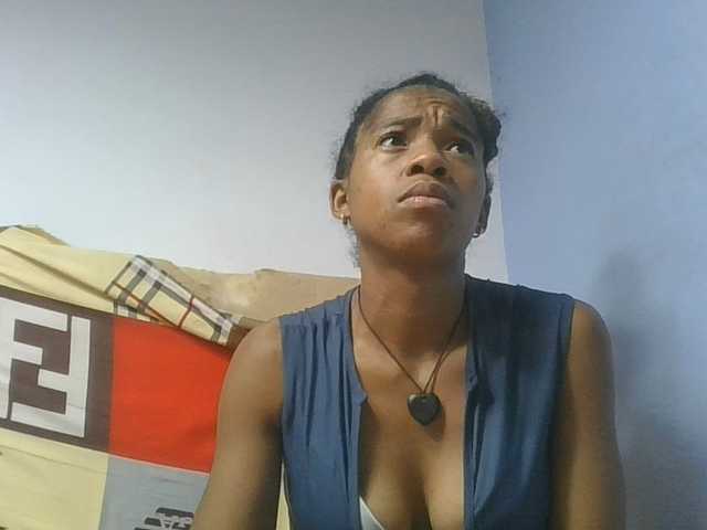 Charlinah live cam on BongaCams