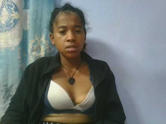Charlinah live cam on BongaCams