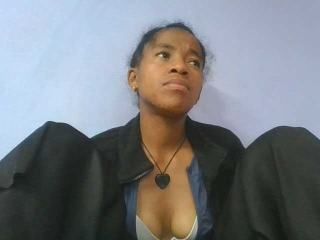 Charlinah live cam on BongaCams
