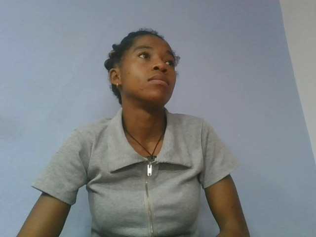 Charlinah live cam on UnifiedCams