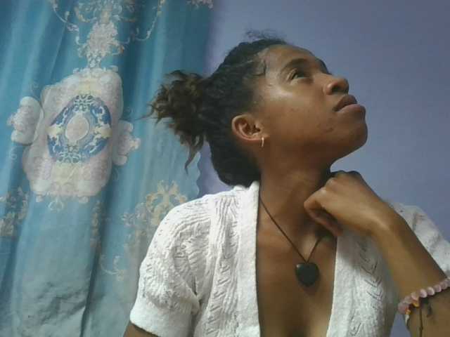 Charlinah live cam on BongaCams