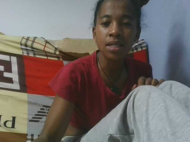 Charlinah live cam on BongaCams