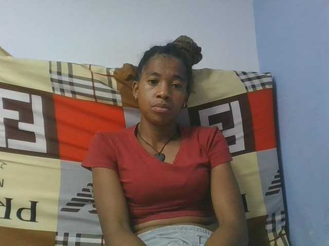 Charlinah live cam on BongaCams