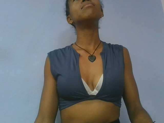 Charlinah live cam on BongaCams