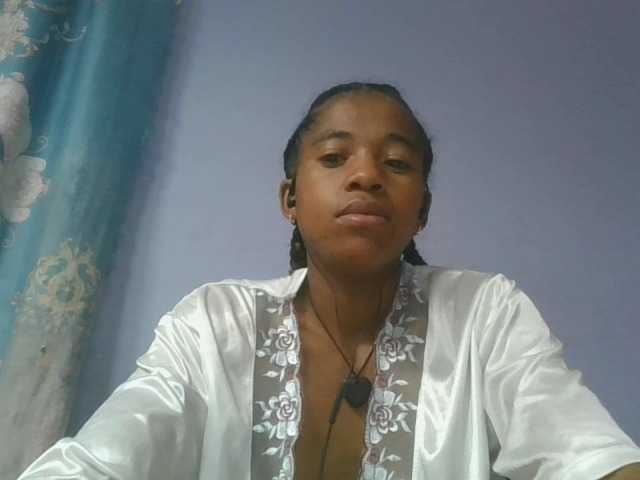 Charlinah live cam
