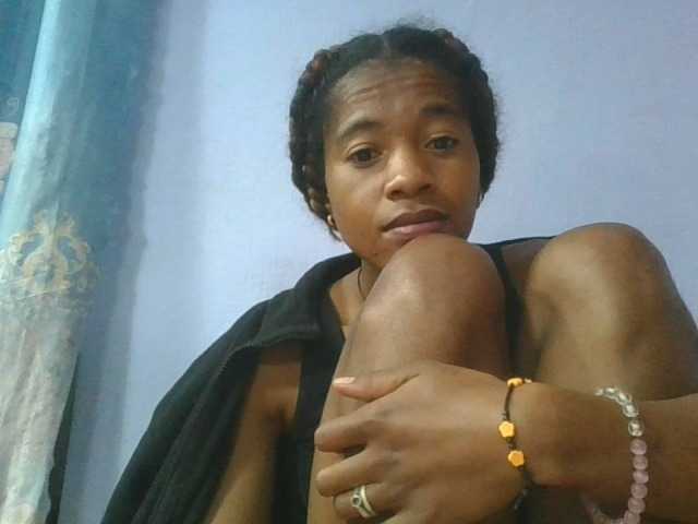 Charlinah live cam on BongaCams