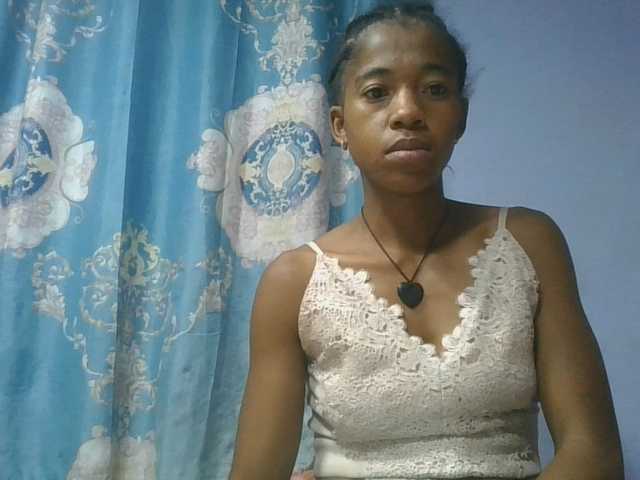 Charlinah live cam on BongaCams