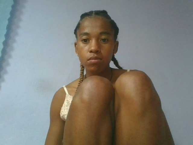 Charlinah live cam on BongaCams