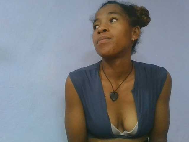 Charlinah live cam on BongaCams