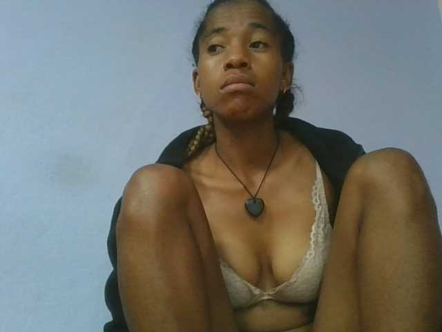 Charlinah live cam on BongaCams