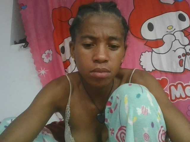 Charlinah live cam on BongaCams
