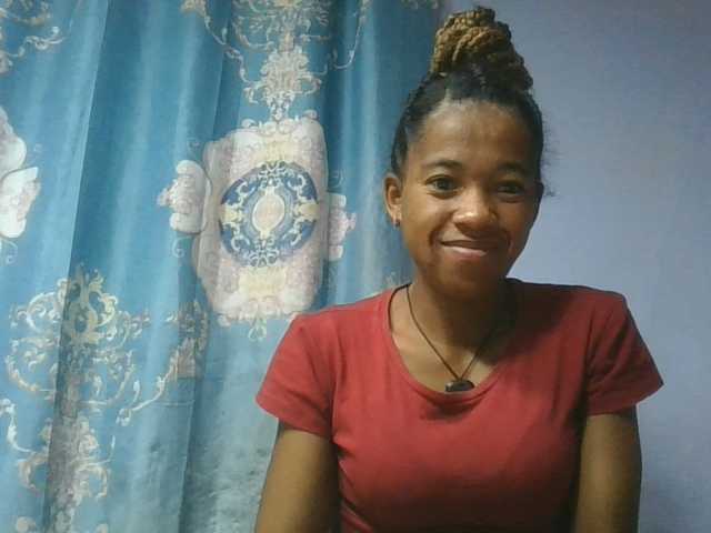 Charlinah live cam on BongaCams