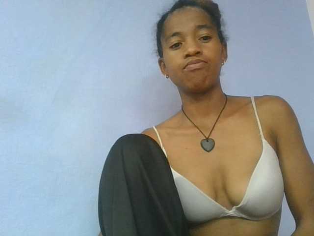 Charlinah live cam on BongaCams