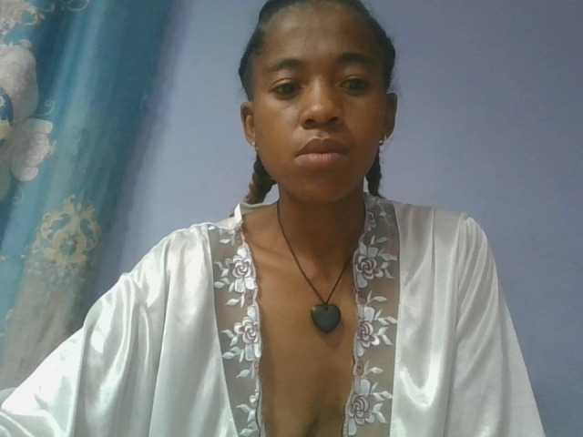 Charlinah live cam on BongaCams