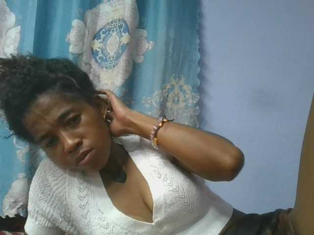 Charlinah live cam on UnifiedCams