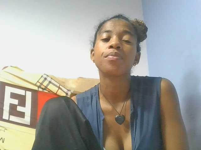 Charlinah live cam on BongaCams