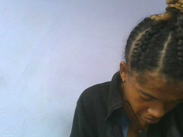 Charlinah live cam on BongaCams