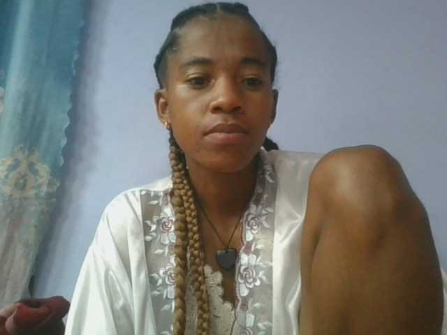 Charlinah live cam on BongaCams