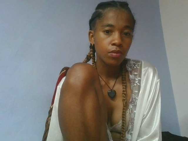Charlinah live cam on BongaCams