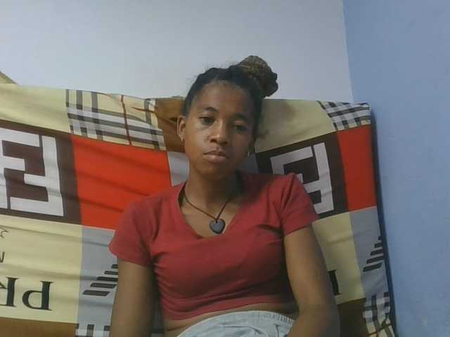 Charlinah live cam on BongaCams
