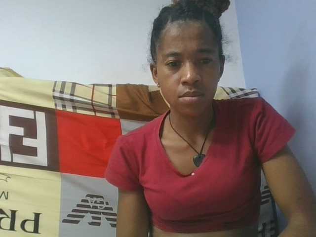 Charlinah live cam on BongaCams