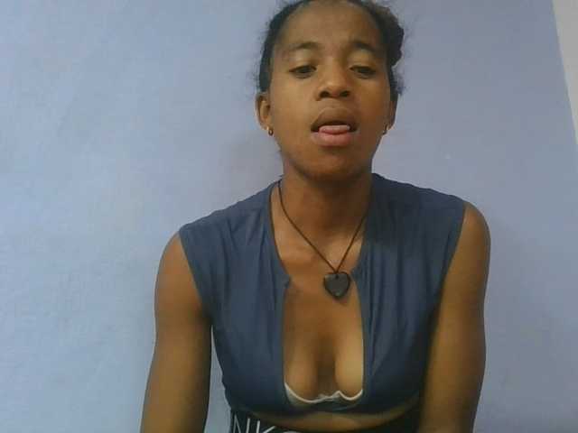 Charlinah live cam on BongaCams