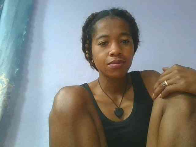 Model: Charlinah