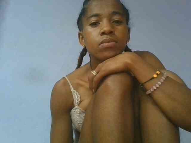 Model: Charlinah