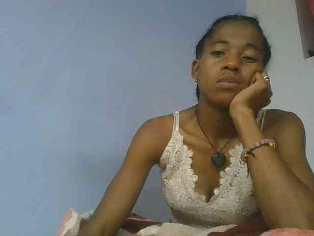 Model: Charlinah
