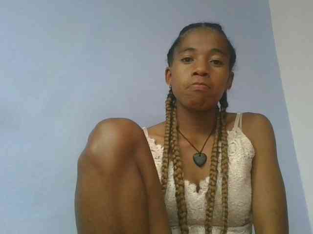 Model: Charlinah