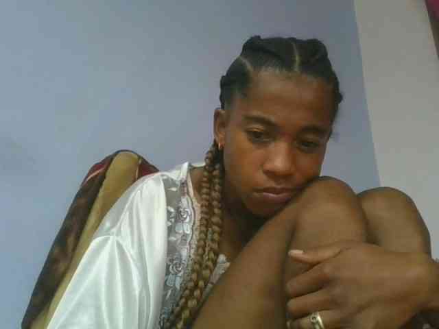Model: Charlinah