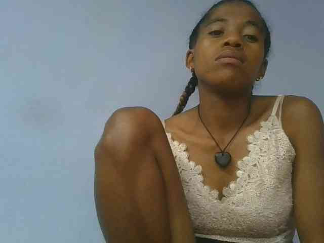 Model: Charlinah