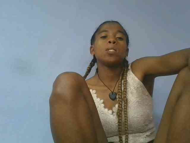 Model: Charlinah