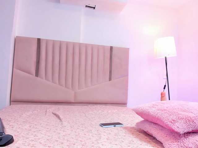 Lia-Monroe live cam preview