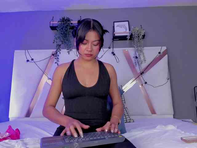 AngelSavagee webcam